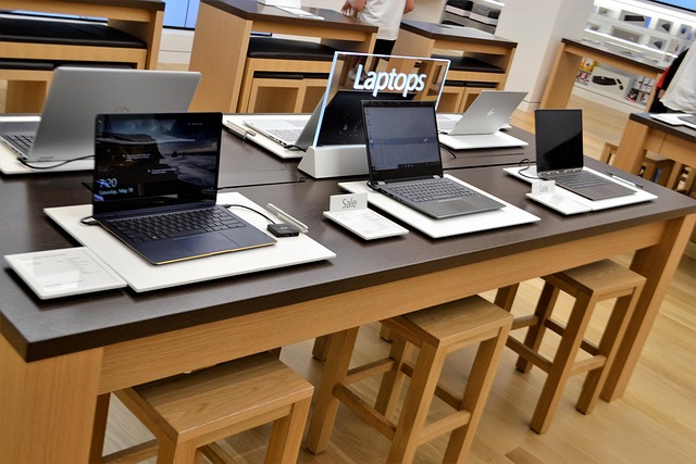 Najlepsze laptopy 2026 – który model naprawdę warto kupić?